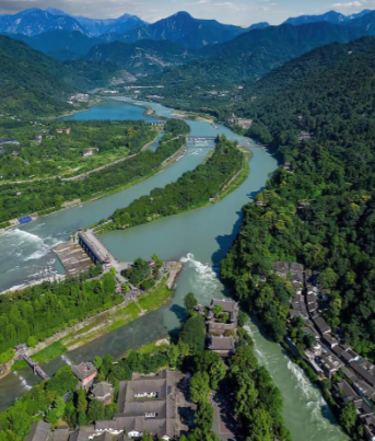 千年古堰，八字凝魂：解码都江堰的永恒智慧