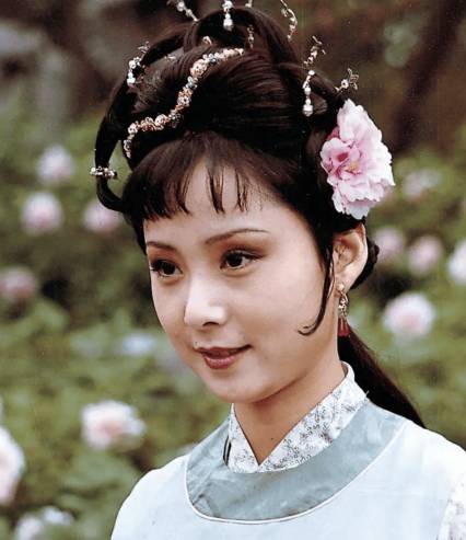 芙蓉映月照红楼：解码晴雯的惊世之美