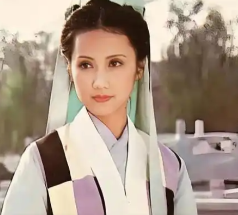 槛外孤芳：论红楼梦中妙玉的矛盾人格与悲剧命运