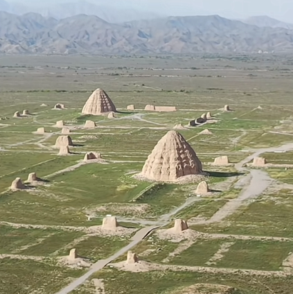 八卦映幽冥：古代墓葬方位布局的宇宙密码