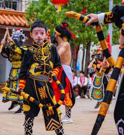 英歌舞中时迁持蛇之谜：从傩仪遗风到文化符号的千年嬗变