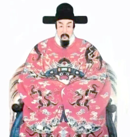 铁血边关与柔情故里：翁万达诗词中的家国双弦