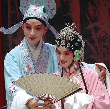 桃花扇：一柄折扇绘尽明末兴亡情殇