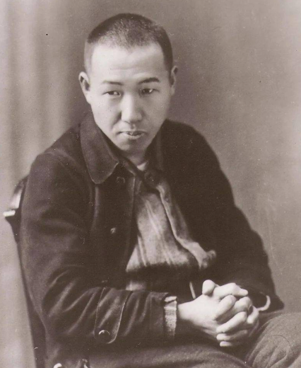 在风雨中筑梦：宫泽贤治不畏风雨里的精神灯塔