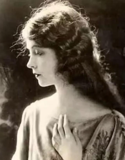 丽莲·吉许：跨越世纪的银幕甜心，长相中的永恒美学密码