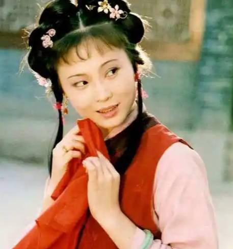 司棋“副小姐”身份揭秘：权力、地位与家族的交织