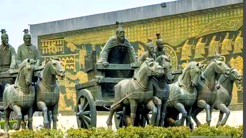 一碗羊肉羹引发的历史风暴：羊斟的“私怨”与春秋的“公义”