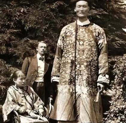 清朝巨人詹世钗：身高之谜与家族遗传的深度剖析