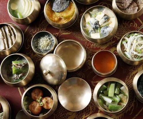 御膳秘辛：解码古代帝王餐桌上的权力与奢华