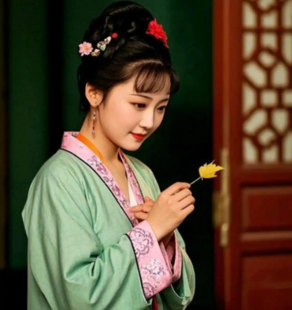 末世悲歌：巧姐被卖背后的家族人性之殇