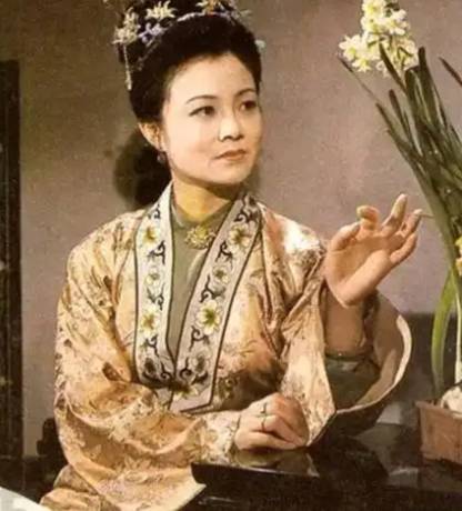尤氏：宁国府中隐忍的当家主母