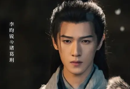 冰湖重生西盟王的身份是什么？