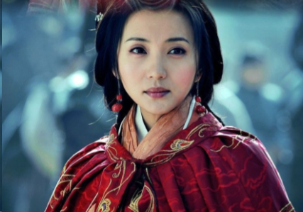 红颜执棋：貂蝉连环计如何撬动东汉乱世棋局