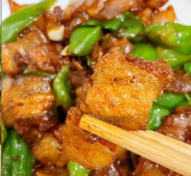 解锁五花肉的黄金密码：从选料到火候，炒出香到骨子里的家常美味