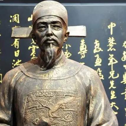 铁骨铮铮擎正气，海瑞布衣清节立官箴