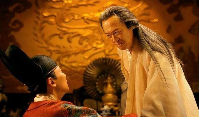 魏忠贤本是个混迹街头的无赖，为何能权倾朝野？