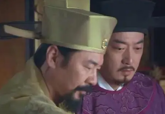 赵光义继位后，对皇嫂宋皇后采取了哪些行动？