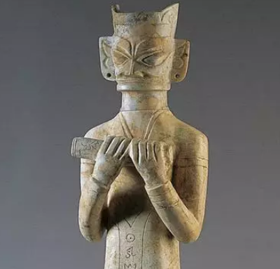 三星堆遗诏出土了大量青铜器，三星堆相当于哪个朝代？