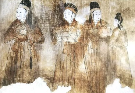 辽代女子服饰及其特点，服饰以什么为主？