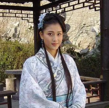  呼韩邪单于与昭君之间的关系如何？对她好么？