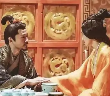 秦穆公与穆姬是什么关系？她爱穆姬吗？