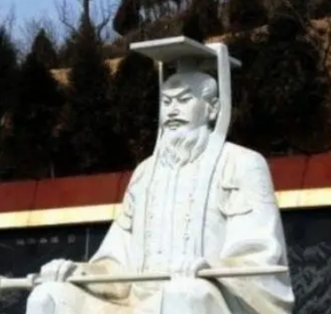  秦穆公与秦襄公之间有关系吗？是什么关系？