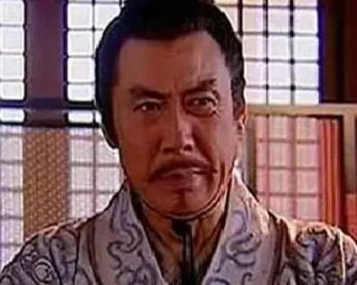  刘启为什么要砸死刘贤？他受到什么处罚？