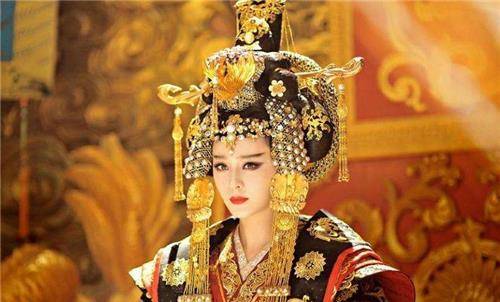 她是中国历史上第一位女皇帝，比武则天早37年，对武则天产生了影响，名字很耳熟