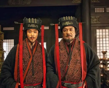 王齮和王龁是两个不同的人吗？他们有什么关系？
