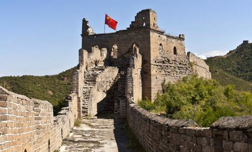 秦始皇修建万里长城的耗费如何？如果折算成人民币又是多少？