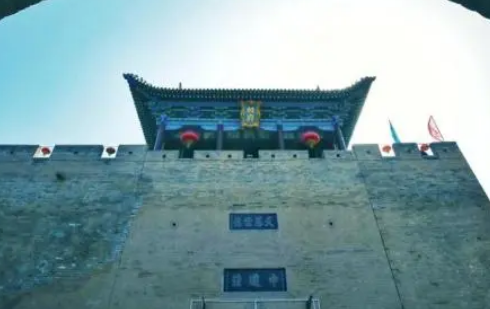   陈廷敬是什么人？他要建皇城相府的原因是什么？