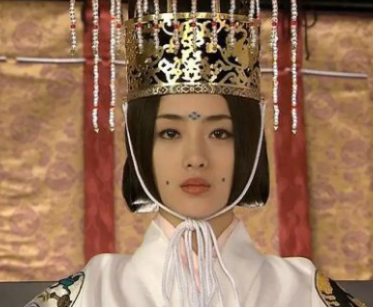 日本首位女天皇是谁？她的婚姻情况如何？