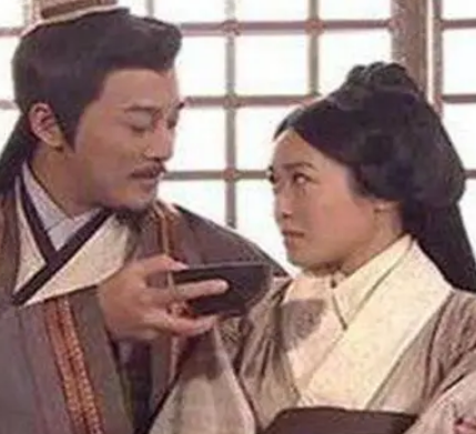 许允为什么娶阮氏女？两人怎么相识的？