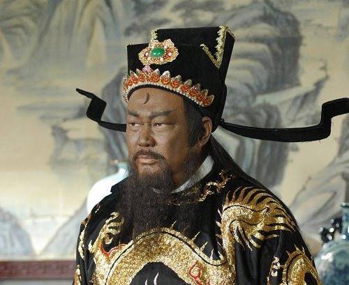 老农的牛舌头在夜晚被割，包拯建议杀牛，凶手会自行暴露