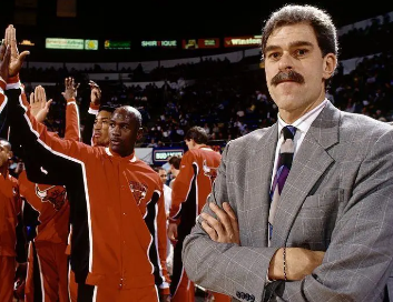 NBA历史上获得总冠军戒指数量最多的教练是谁？
