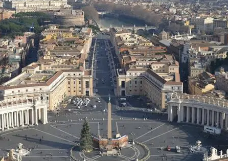 面积最小的国家有多小？面积有多大？