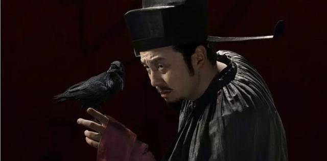 让秦桧背诵满江红是否构成惩罚？历史上的真实反应是万人痛斥和义士直接刺杀秦桧