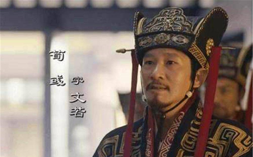 荀彧收到曹操的空食盒后，为什么会饮药自尽？这个空食盒的含义是什么？