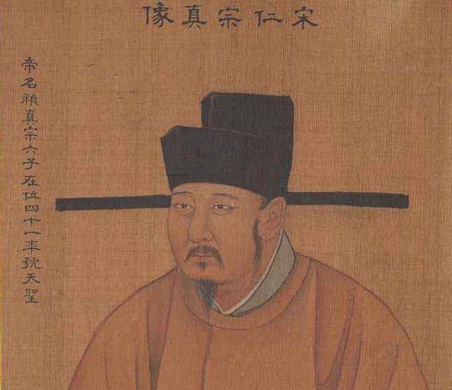 宋仁宗欲废后，大臣们竭力劝阻，皇帝含泪道：她竟对我动手