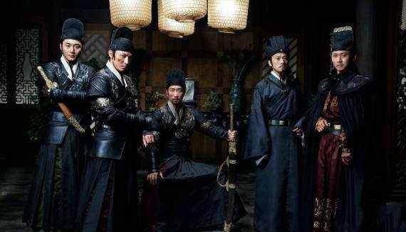 明朝大臣，性格柔弱，却因暴躁脾气亲手打死锦衣卫，却又两次拯救了明朝