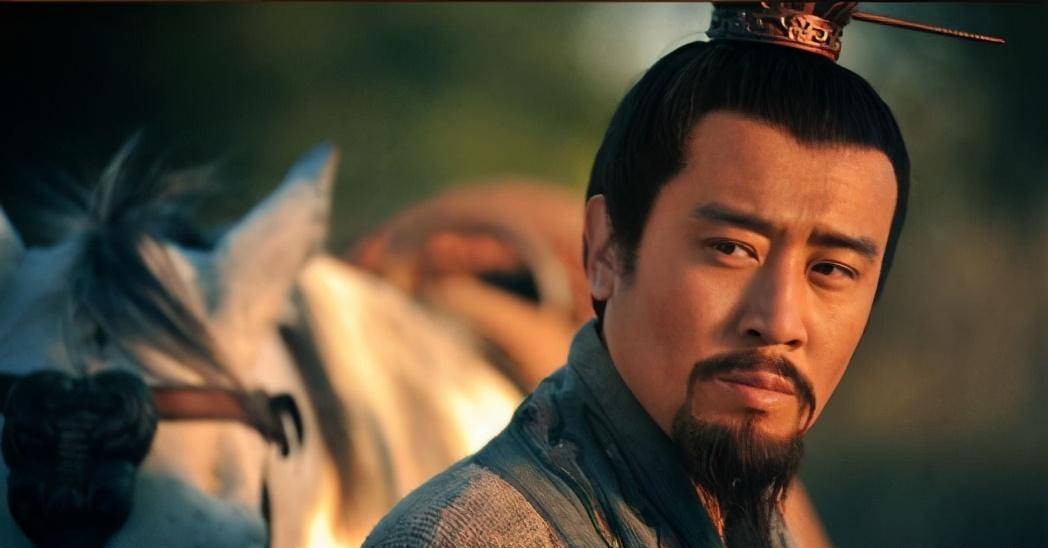 刘备虽然能力一般且手下良将不如曹操，但在三国乱世中仍能立足的原因