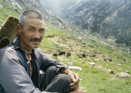 37年前，商代遗址出土的青铜器中藏着一颗人头，其谜底在十几年后被揭开