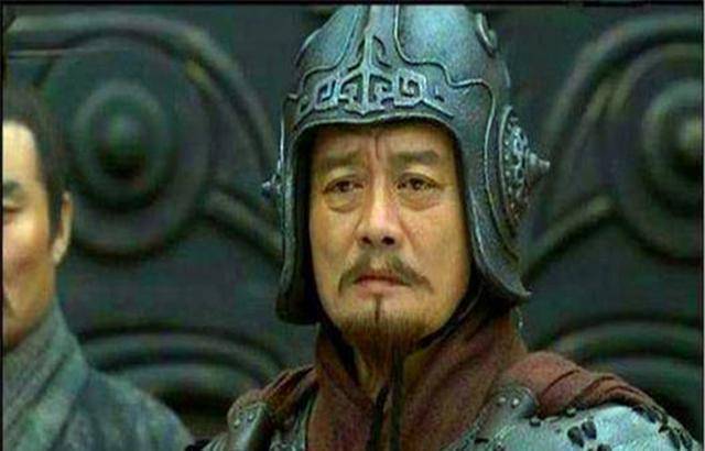 东汉末年，天下动荡，袁术为何称帝后被曹操镇压并最终失败？