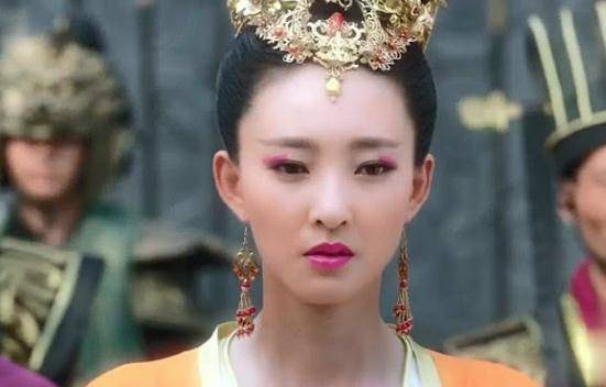 殷郊的婚礼上，纣王抓住了儿媳的手不放，太子妃的应对让妲己都惊呆了！