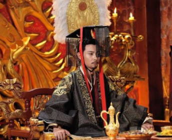 为什么杨坚能完成南北统一并建立隋朝？