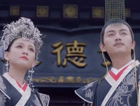 Yang Jian and Sima Xiaonan: A Historical Game