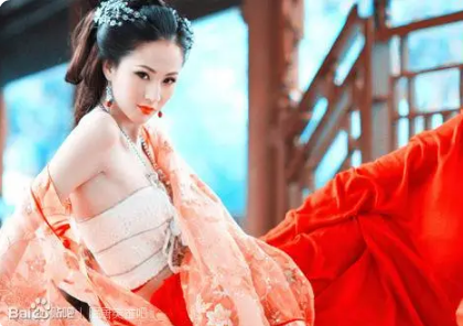 The three most beautiful women around Emperor Yang of the Sui Dynasty refer to those who combine talent and beauty perfectly.