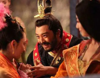 After Yang Guang took the throne, what special regulations did he establish in the palace?