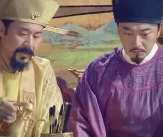 Who is more capable between Zhao Kuangyin and Zhao Guangyi in governing the country?