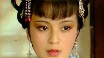 春燕是谁的丫头？主要负责什么事情？